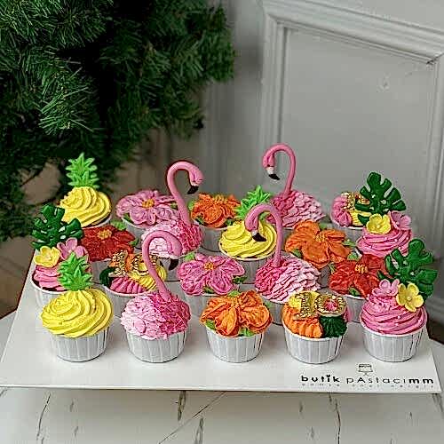 Flamingo ve Yaz Temalı Tasarım Cupcake