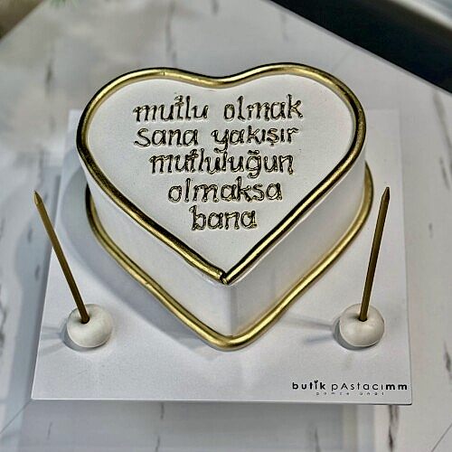 Gold Detaylı Yazılı Romantik Pasta